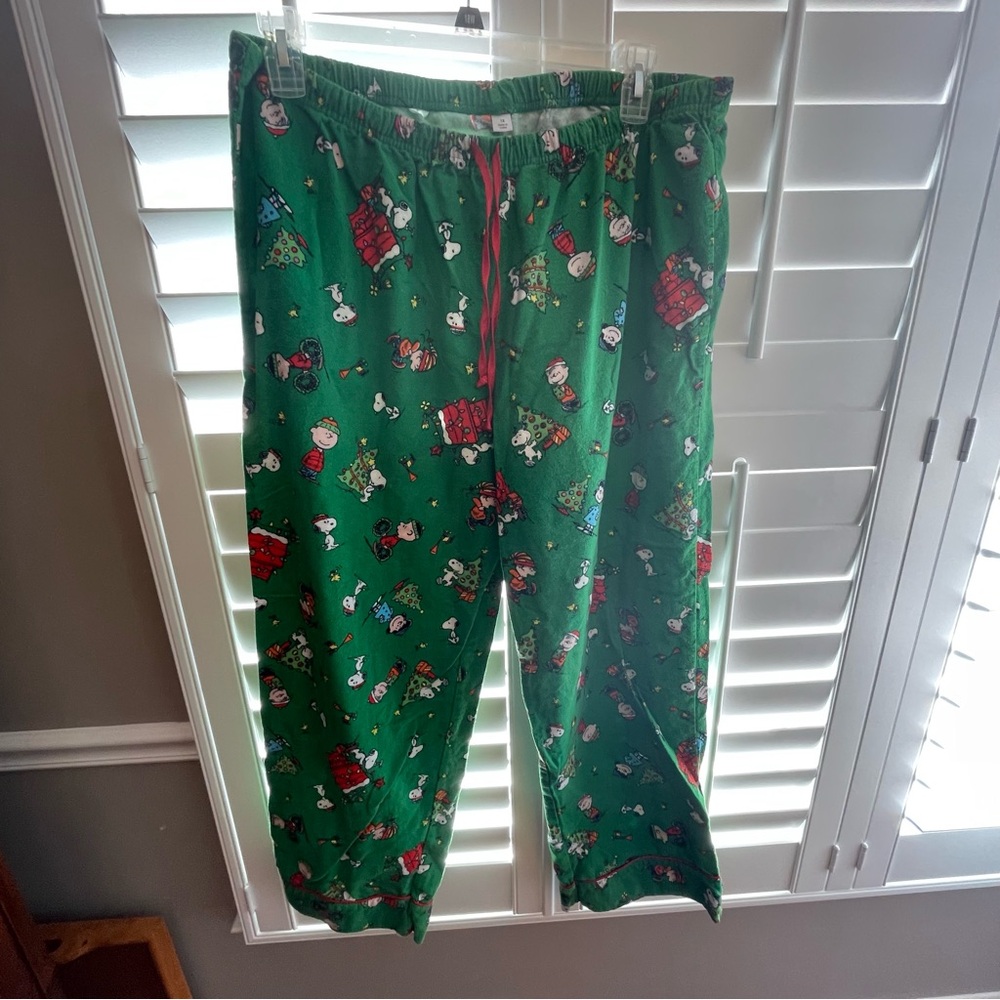 Peanuts Festive Green Pajama Set - Picture 7 of 9